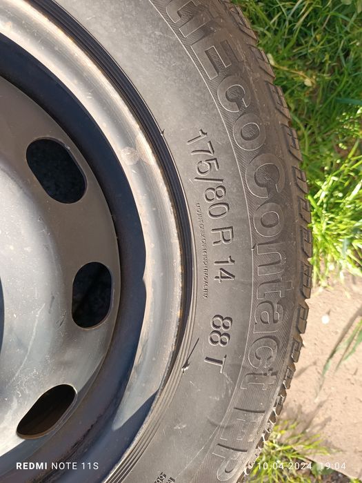 Ключ за гуми, дълбокомер, вериги, въжета за теглене