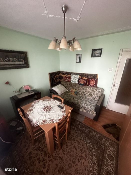 De vanzare apartament cu 2 camere decomandat,etajul 1,Dealul Florilor