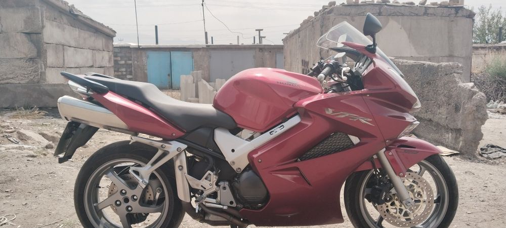 Продаю Honda vfr800