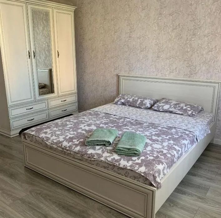 2-х комнатная по Абая. Посуточно