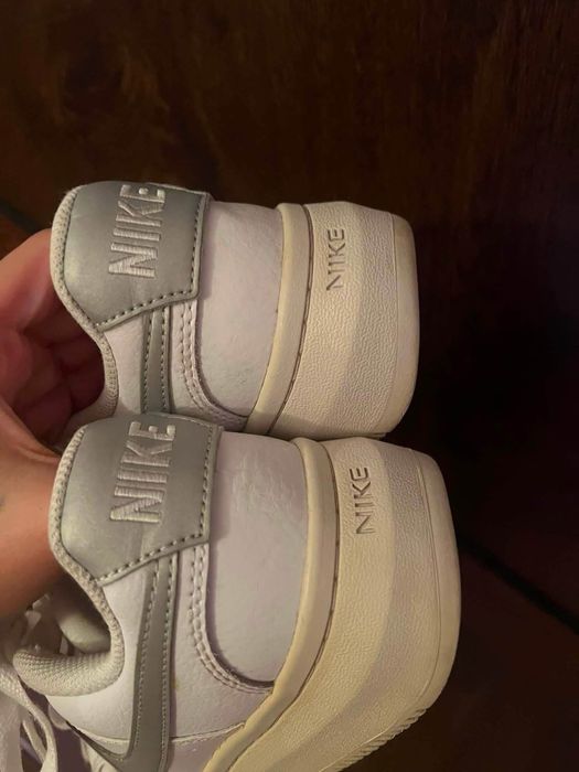 Nike маратонки бели кожа
