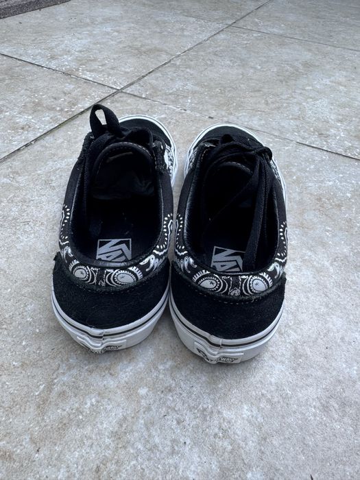 Vand Bandana Negru si Alb
