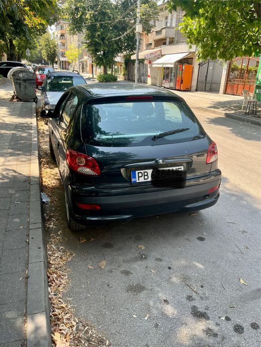 Продава Пежо 206+2010година