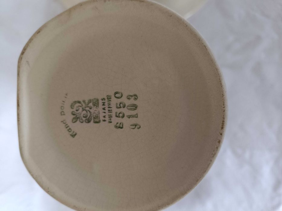 Комплект порцеланова чиния и свещник за стена