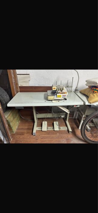 Оберлок  машинка