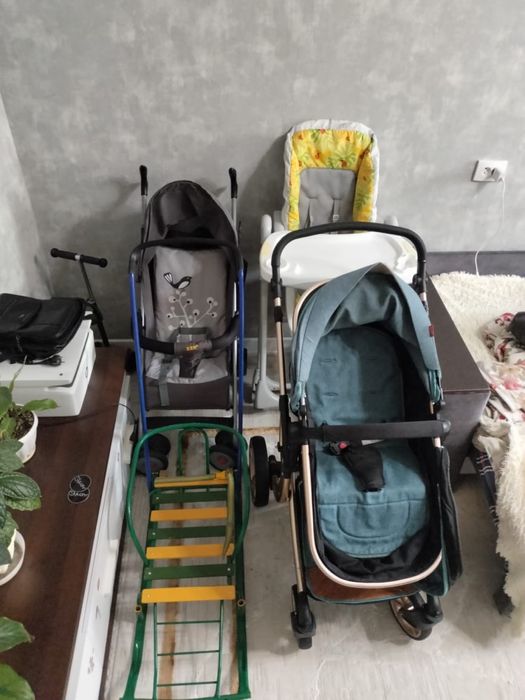 Продам 2 коляски, детский стол, санки