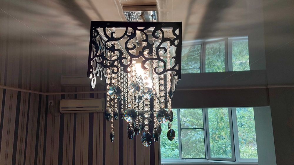 Продам люстры и плафоны