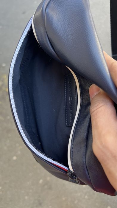 Borsetă TOMMY HILFIGER Essential Signature Small Bum Bag