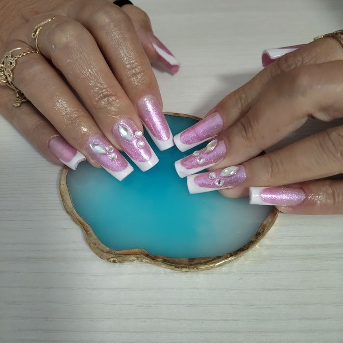 Manichiură, pedichiură estetică.