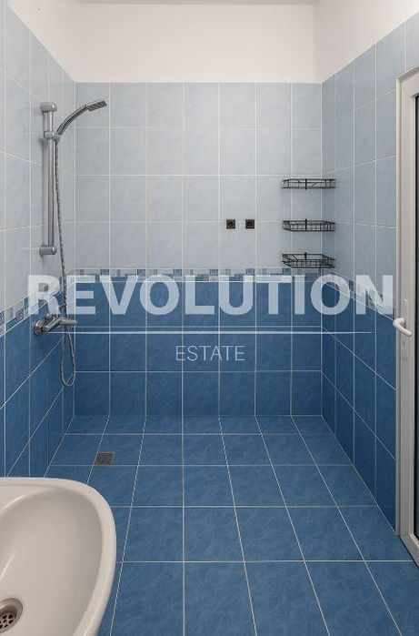 Дава се под наем Двустаен апартамент в Варна, Цветен квартал - 78 кв.м за 298.86 € - Снимка #4