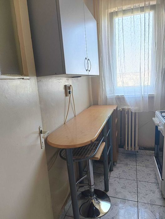 Apartament semidecomandat cu trei camere