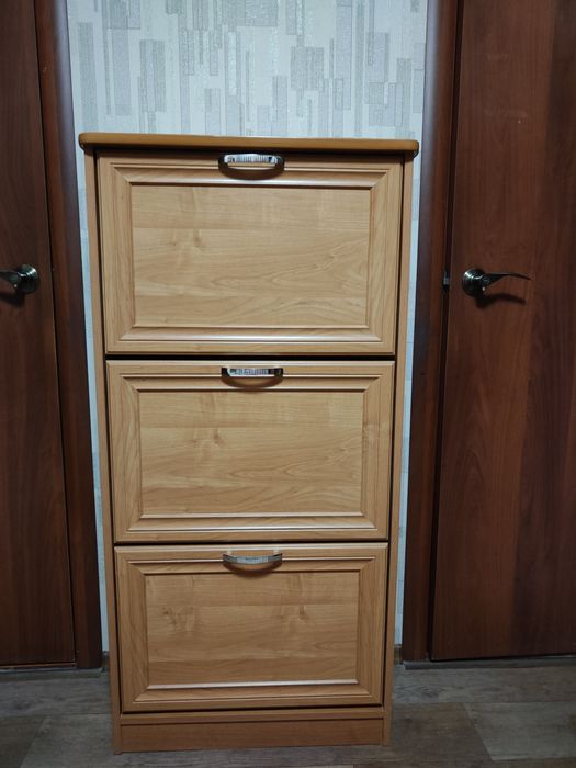 Обувница, полка для обуви.