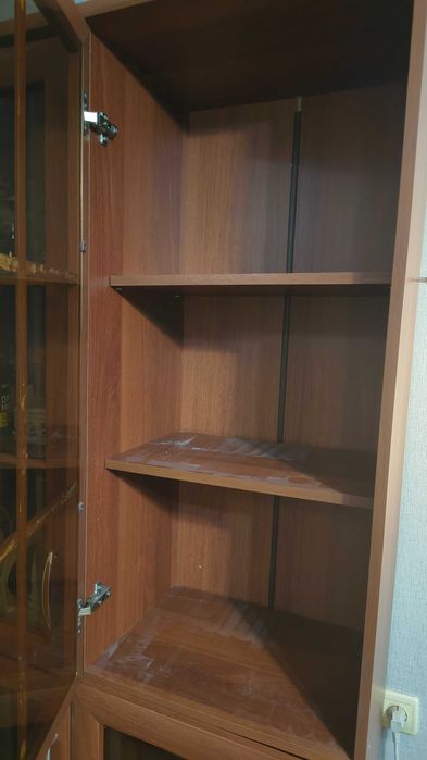 Шкаф книжный распашной