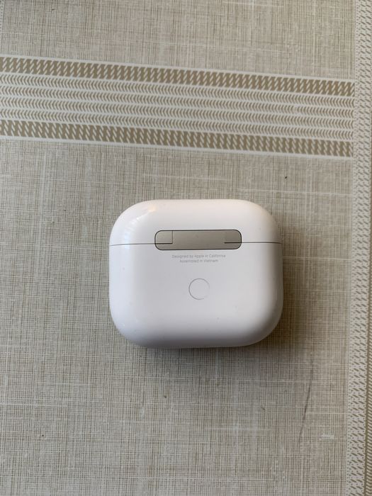 Абсолютно новые AirPods