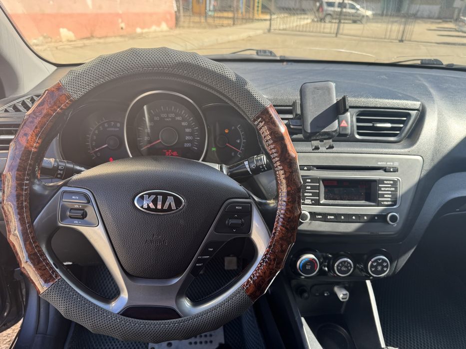 Продам киа рио 2016