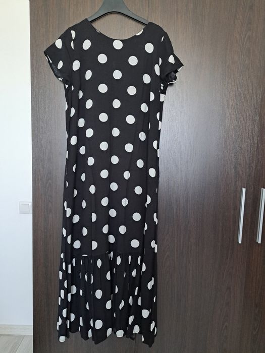 Rochie nouă cu buline.  lungime 140. Bust 57