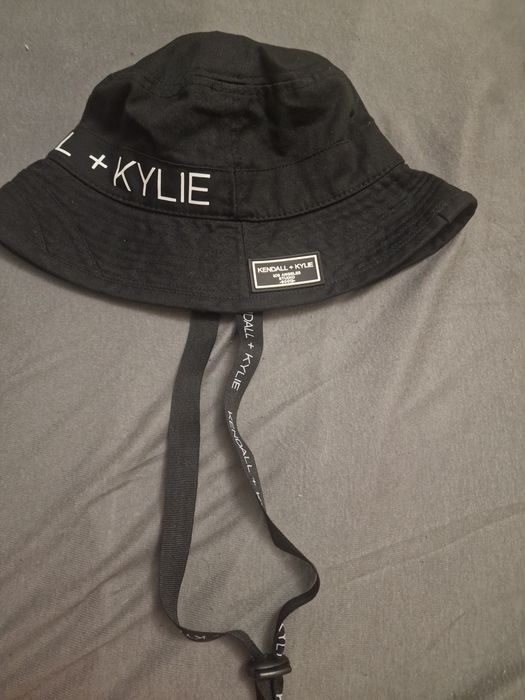 Дамска шапка Kendall + Kylie