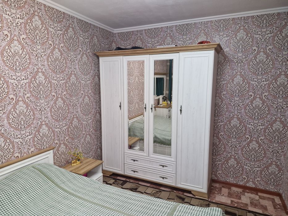 Продам белый спальный гарнитур