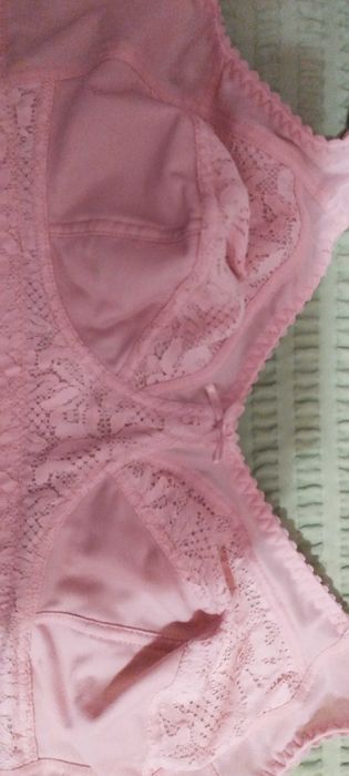 Sutien cu bretele late de la brandul: Wasche Pur! Marimea: EUR: 90 C!