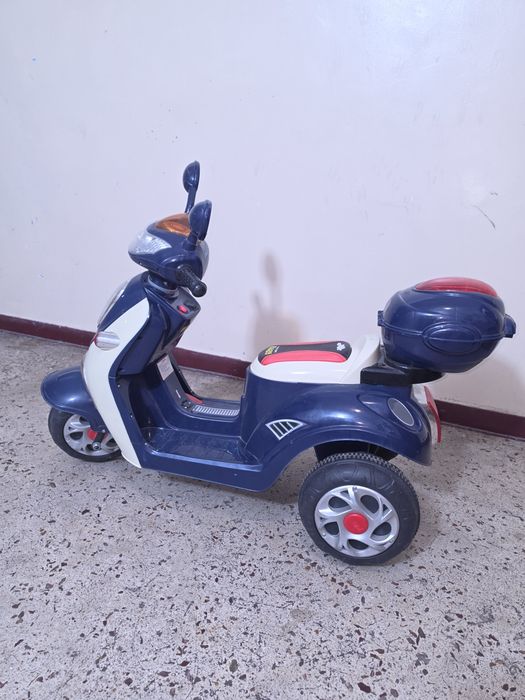 Scooter / Tricicletă electrică copii (baterie nouă + încărcător)