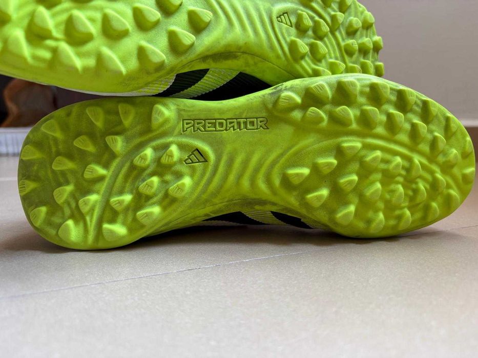 Ghete de fotbal Adidas Predator, marimea 38