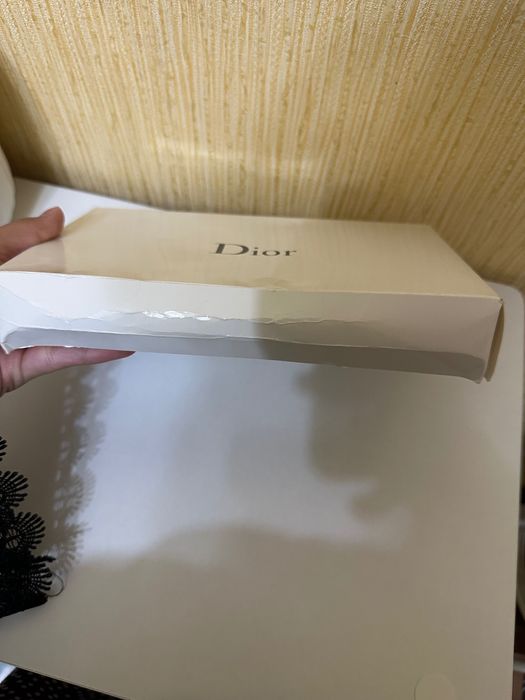 CHRISTIAN DIOR
Красная косметичка