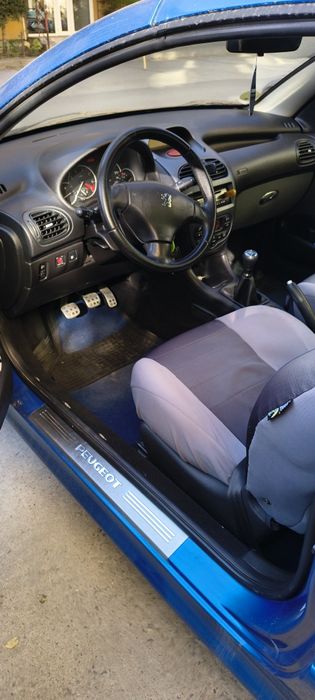 Vând Peugeot 206 cc