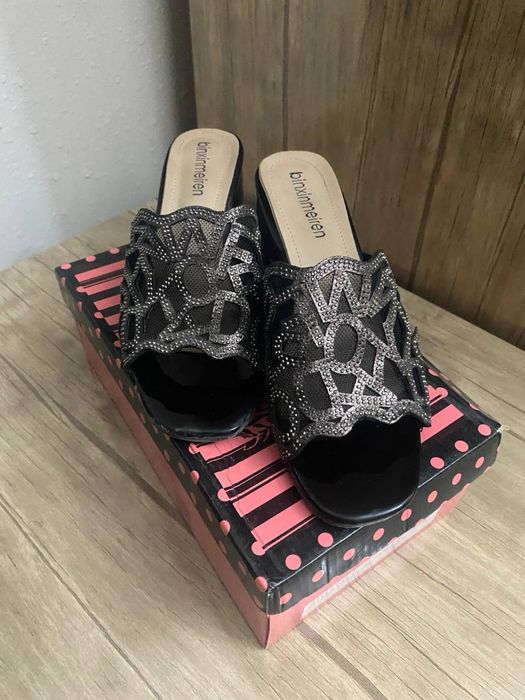 Босоножки и туфли