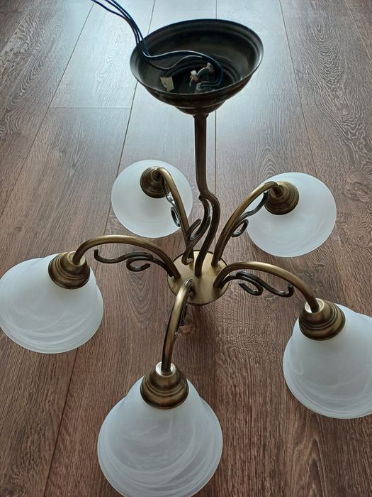 Продам    люстру