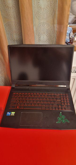 Vând laptop gaming MSI katana