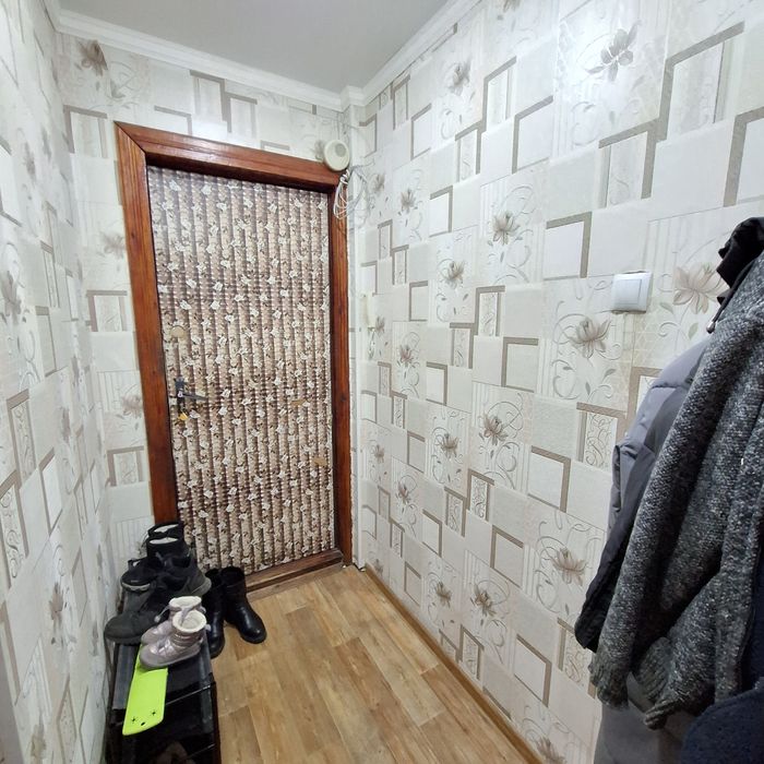 Продам 2хком квартиру район Айсберга.