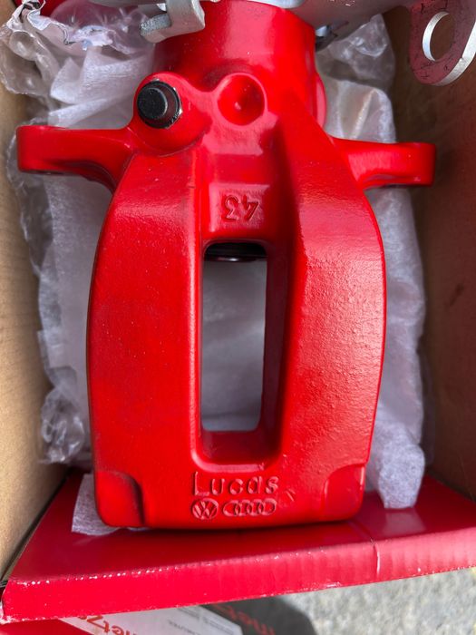 Спирачни апарати за audi s4 b5 ceramica нови!