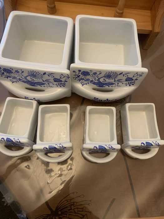 Етажерка с порцеланови буркани * Декор на порцелана - " Син лук"* Нови