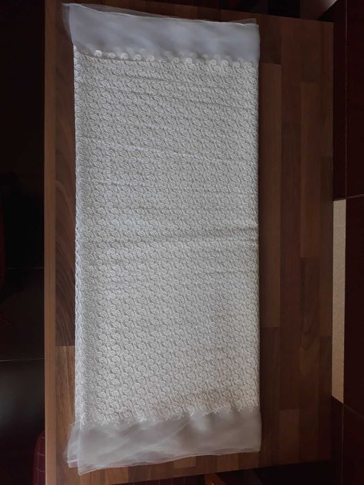 broderie din bumbac pe voal