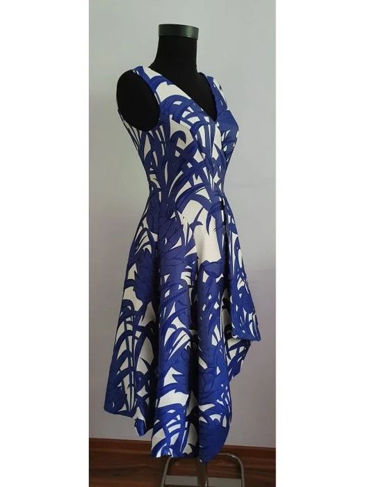 Rochie eleganta, noua, țesătură deosebita 3D
 COAST - Mărimea 36