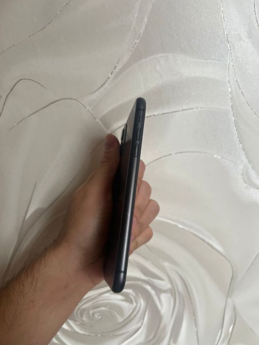 Продам IPhone 11 64gb не вскрывался