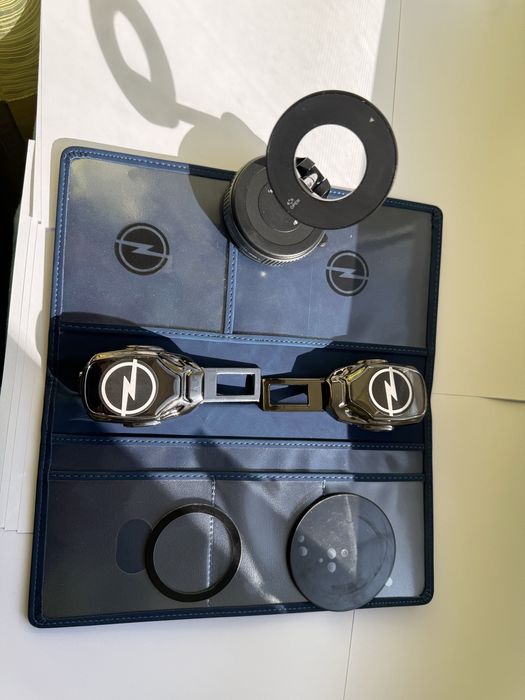 Portofel,suport magnetic si capete centuri auto