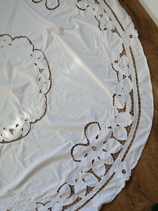 Покривка за кръгла маса