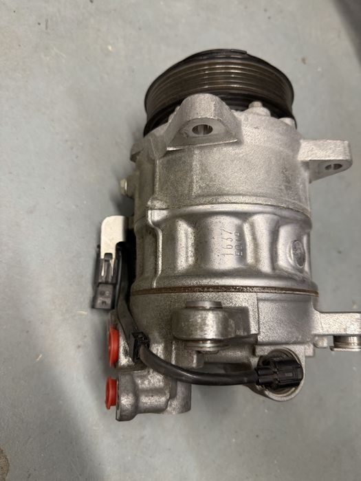 Compresor aer conditionat BMW Seria7 G11 G12 G30 G31 Original