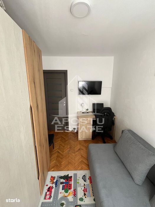 Apartament de vanzare cu 3 camere, etaj intermediar, zona Dacia