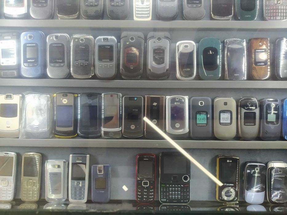 perfectum telefonlar sotiladi har xil  blackberry, samsung
