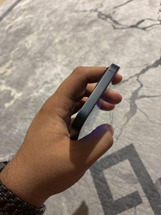 Vand/schimb urgent Iphone 13,