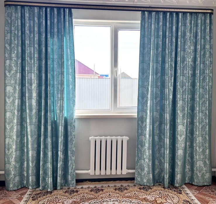 Шторы для окно  в хорошем состоянии