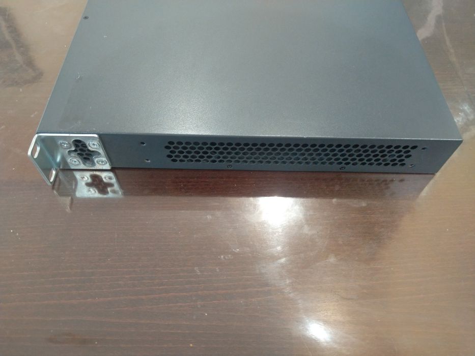 HP Aruba 2530-24-PoE+ Switch (J9779A) суич интернет рутер