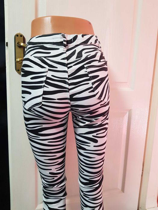 Blugi animal print s noi