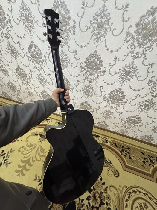 Gitara sotiladi 38talik akustika kichkina baraban