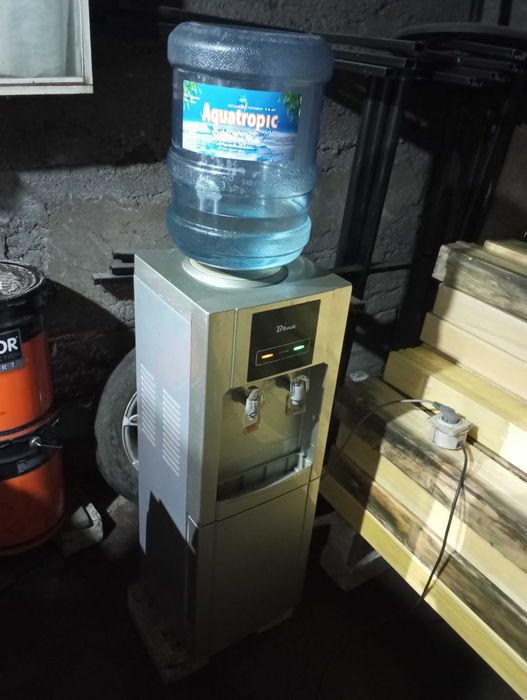 Кулер для воды с морозильником