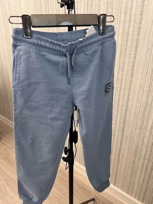 Продаю детскии малчековы вещи под оригенал очен