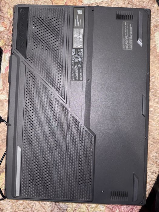 Asus ROG strix g713 + подарък охлаждаща подложка