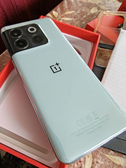 Продавам One plus 10Т